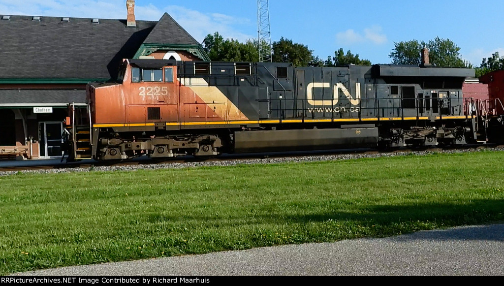 CN 2225